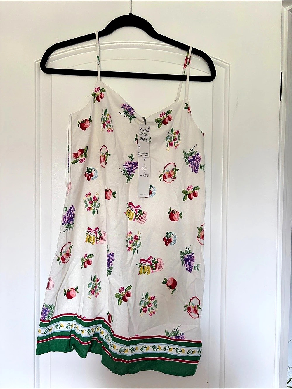 WAYF Frutilla Embroidered Cami Floral Cami in White & Green XS NWT